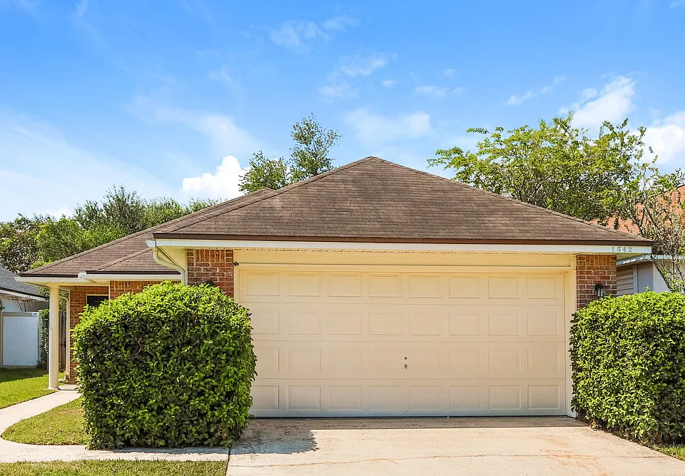 1542 Slash Pine Ct