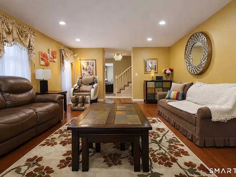 51 Riverside Dr — Photo 17