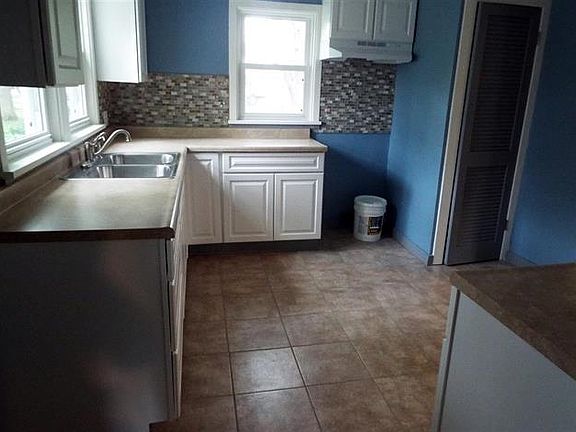 4th image of 306 S Burke St