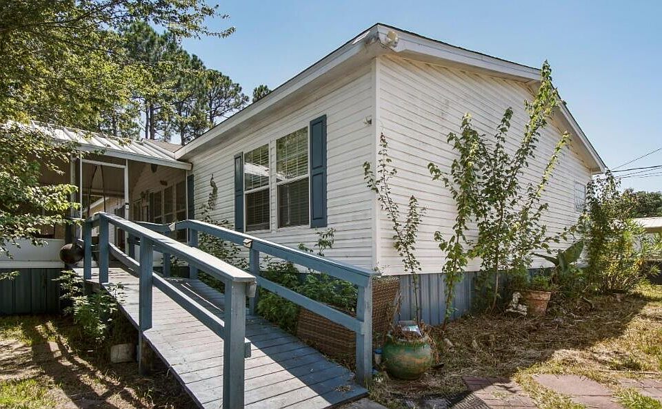 1st image of 7127 Beachwood Blvd