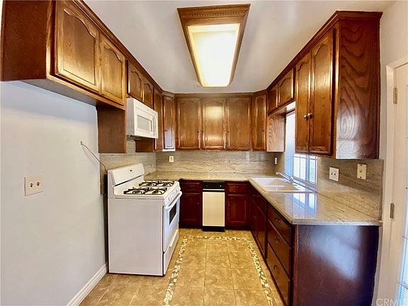 3rd image of 2115 Del Amo Blvd