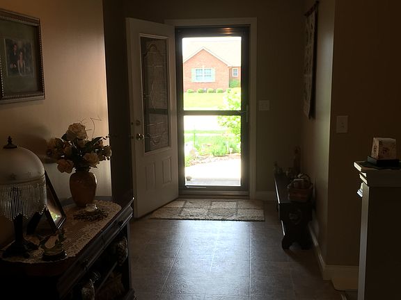 3rd image of 694 Sherwood Dr