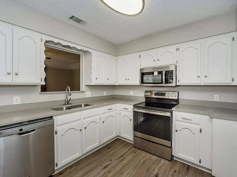 5732 Bermuda Dr — Photo 8
