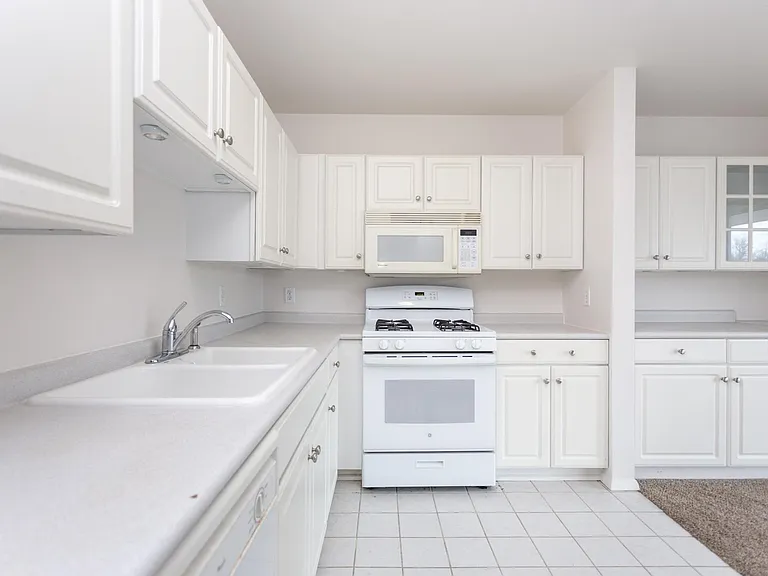 902 Birch Tree Ln — Photo 9