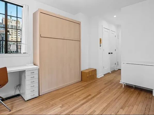 304 East 41st Street image 5 of 15