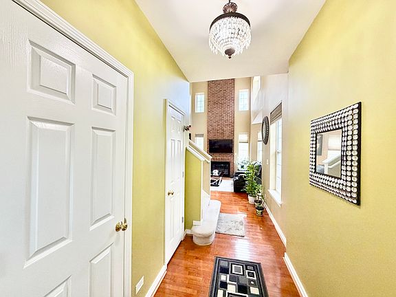 4th image of 356 W Pointe Dr