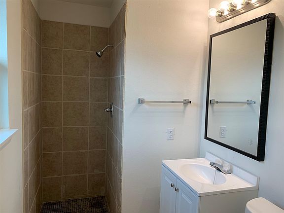 4th image of 156 Bridlewood Ln