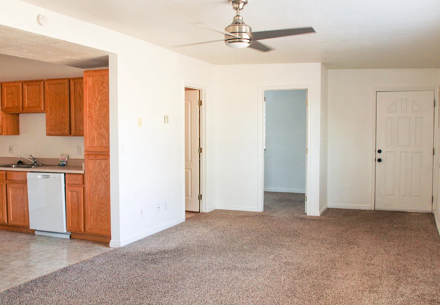 3 bed, 2.0 bath, 1124 sqft, $1,550 — Photo 3