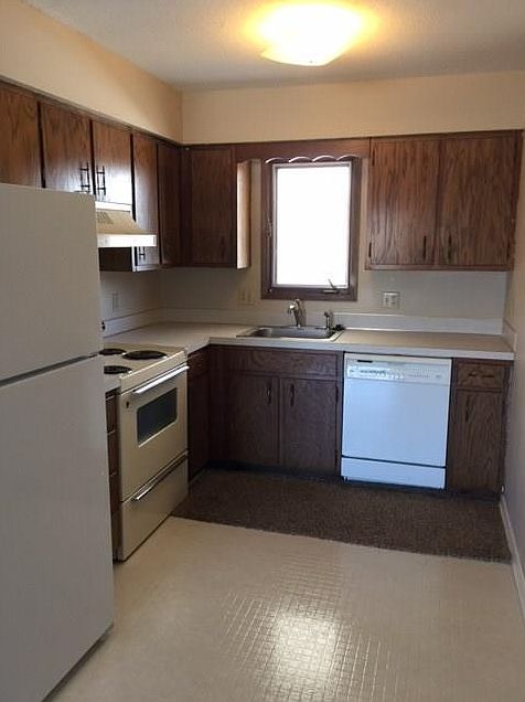 1st image of 1907 NW Hickory Ln #4