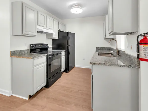 65 Montgomery Ave, Irvington, NJ