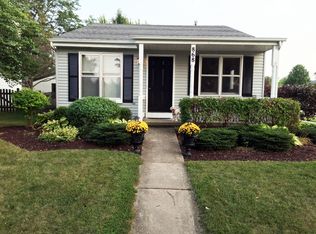 868 Geneva Dr, Geneva, IL 60134