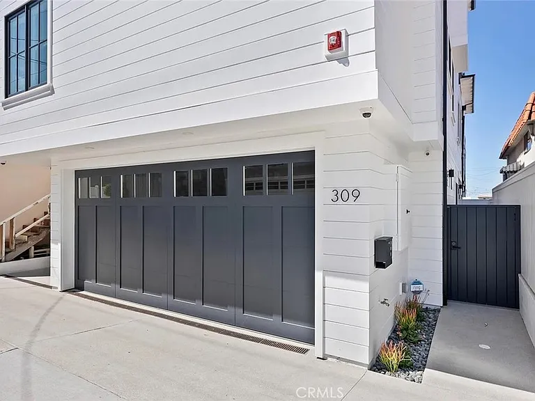 309 Crest Dr — Photo 1