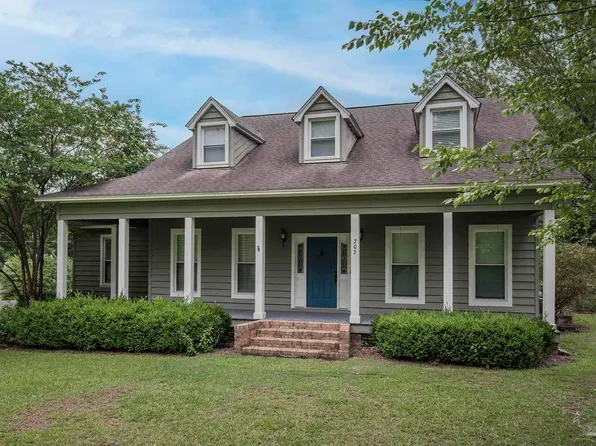 707 Bob White Dr, Atmore, AL 36502