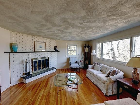 2nd image of 30 Roosevelt Dr