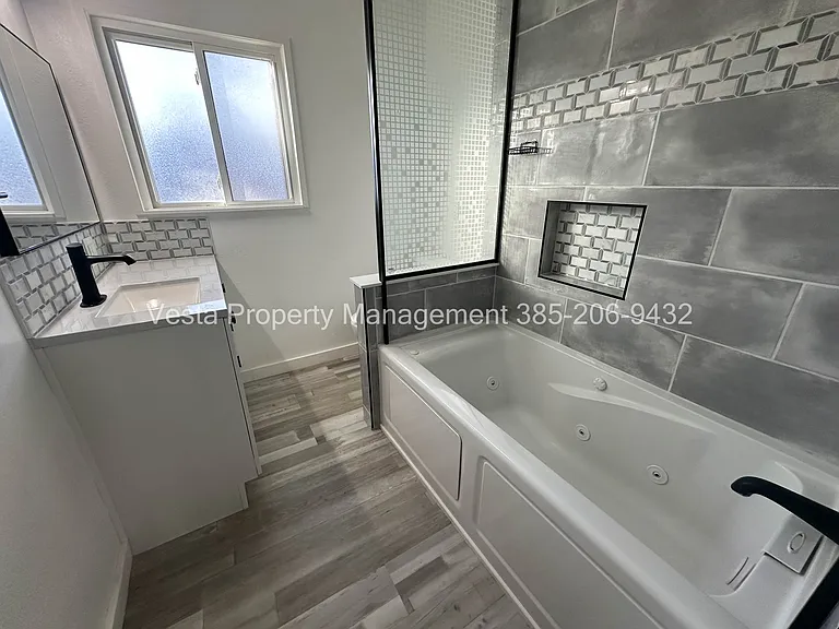 852 Canyon Rd #1 — Photo 11