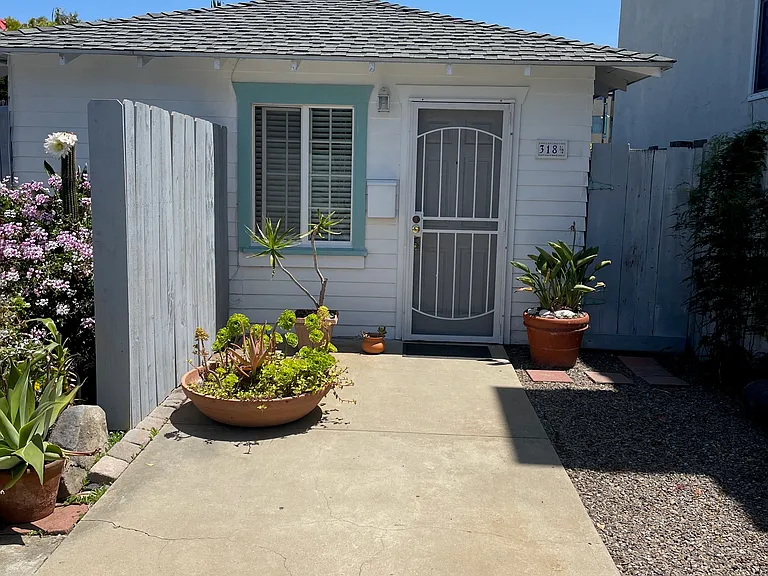 318 1/2 S Myers St — Photo 1
