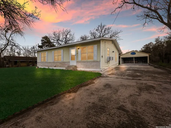 1003 6th, Floresville, TX 78114