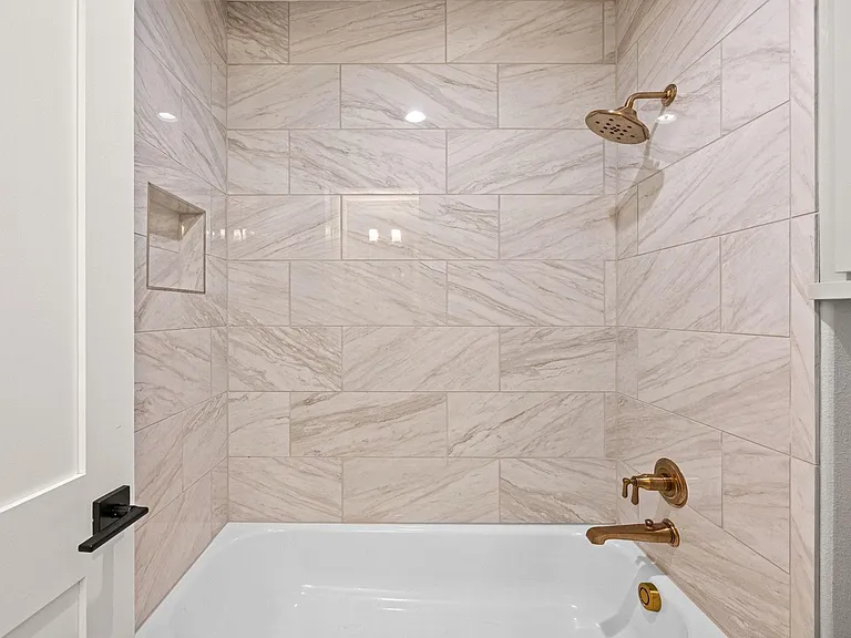 14008 Memorial Reserve Pl — Photo 10