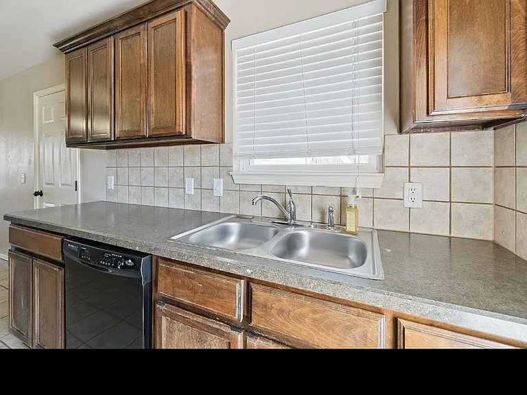 9524 SW 25th St — Photo 8