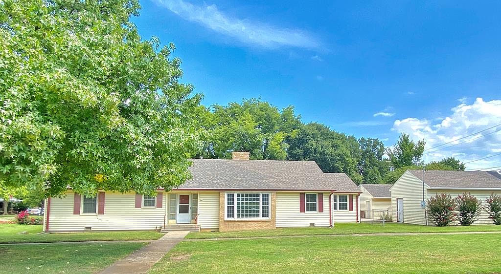 300 E Laurel St Independence Ks 67301 Zillow