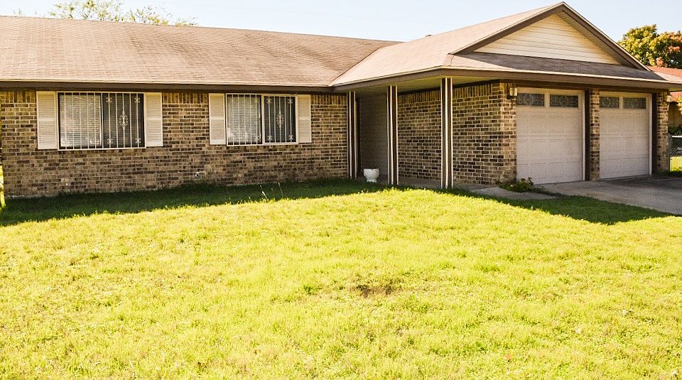 1st image of 1204 Farhills Dr