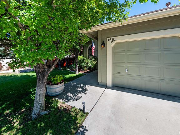 2nd image of 1681 Lantana Dr