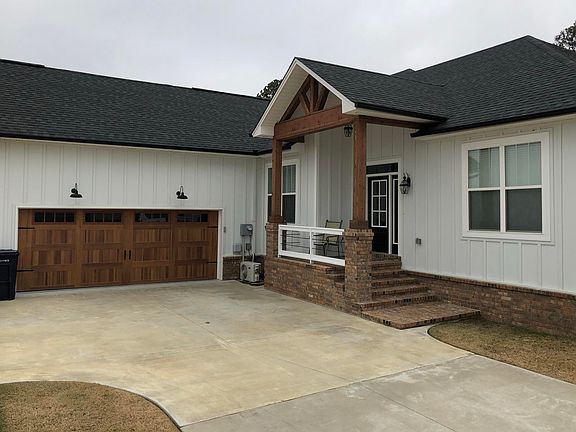 4th image of 90 Valley View Dr W
