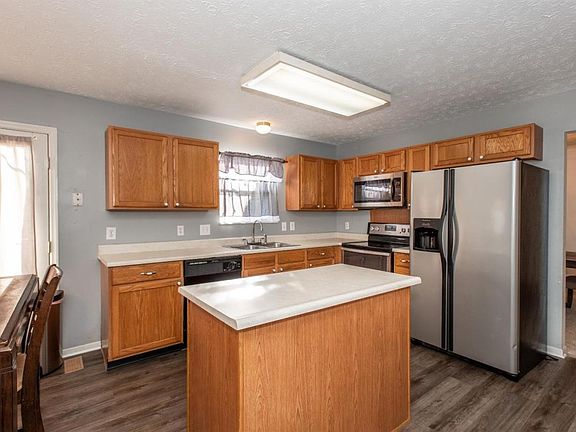 3rd image of 9610 Fallsridge Ct