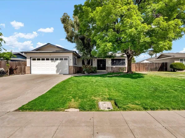 30 S Cambridge Dr, Lemoore, CA 93245