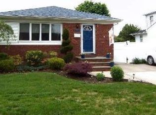 314 N Delaware Ave, Massapequa, NY 11758