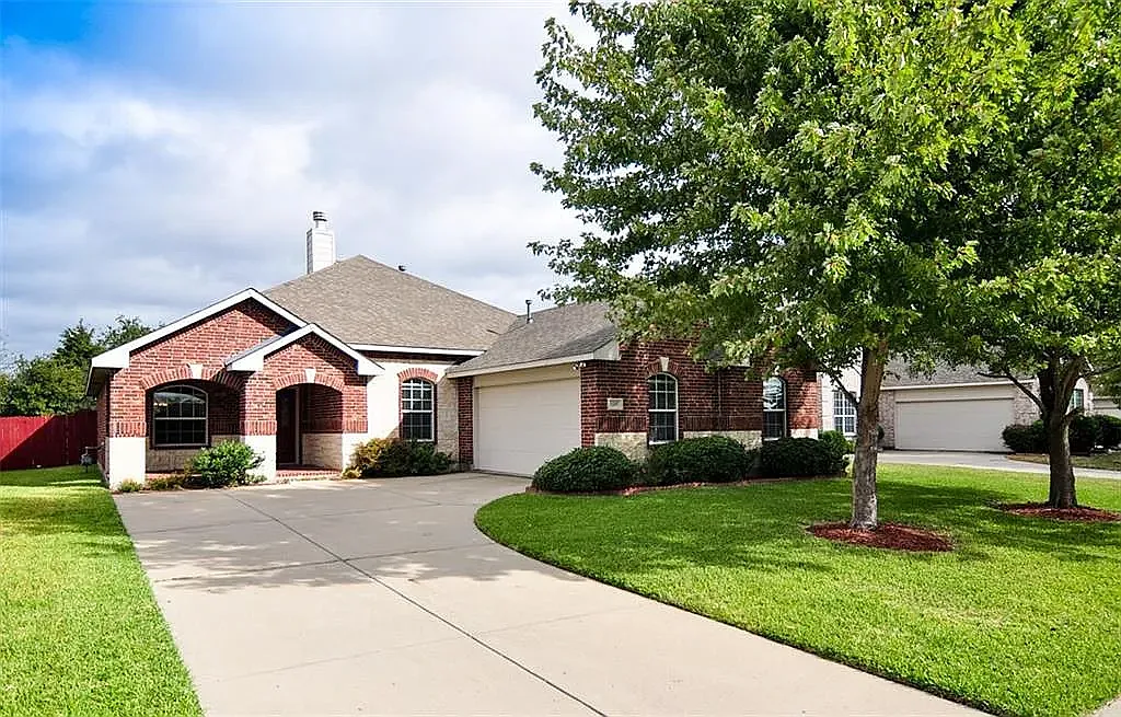4 bed, 1980 sqft, $3,050 — Photo 2