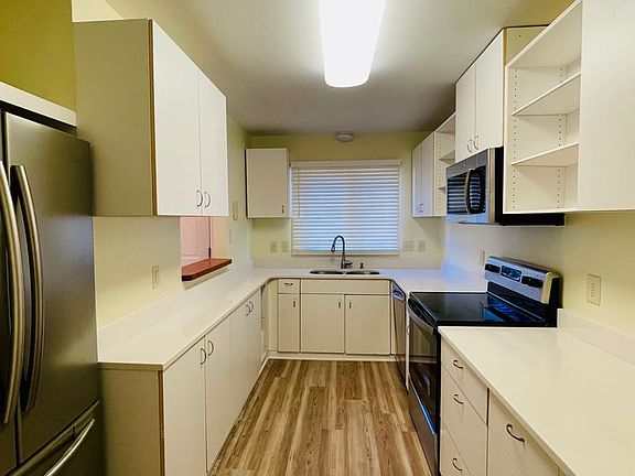 5th image of 107 Essex Dr