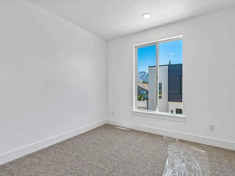 449 E Greenwood Ave — Photo 33