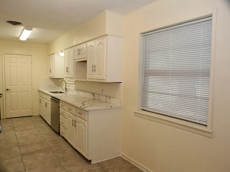 1301 Bandera Ln — Photo 25