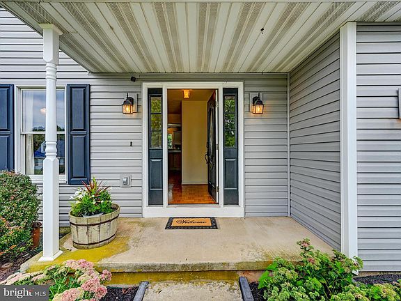 2nd image of 1633 Rainbow Cir