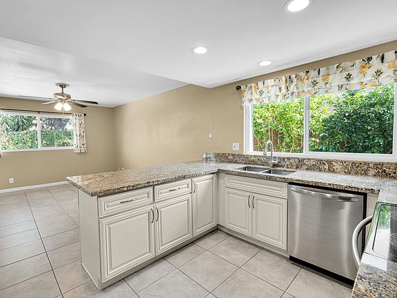 5th image of 853 Hale Ct