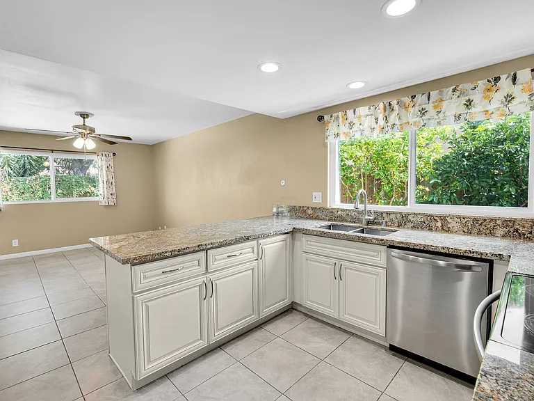 853 Hale Ct — Photo 5