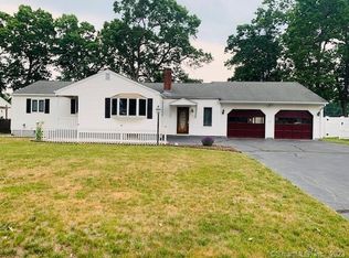 7 Arlington Rd, Windsor Locks, CT 06096