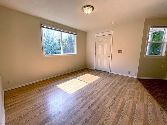 3rd image of 3944-3946 N Gantenbein Ave