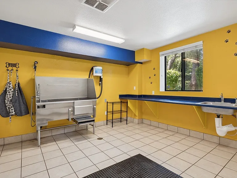 The Lexington Apartment Homes — Photo 17