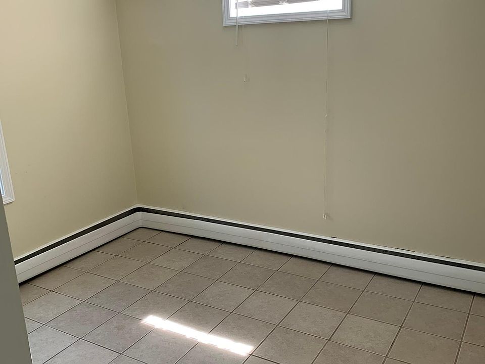 2nd image of 1365 Curtin St