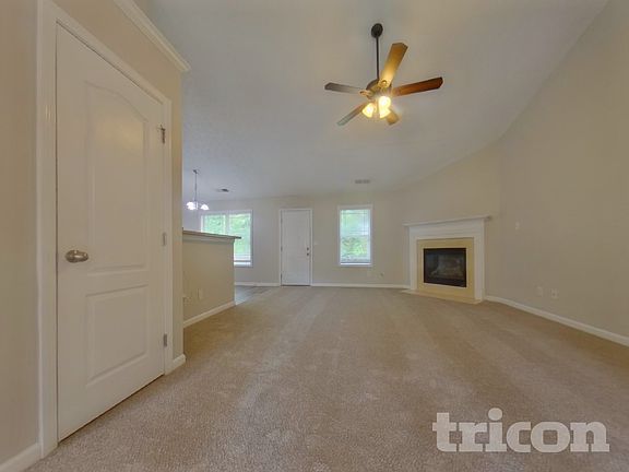 3rd image of 611 Hemlock Ct