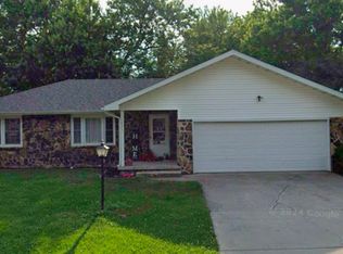 1931 Village Ln, Bolivar, MO 65613