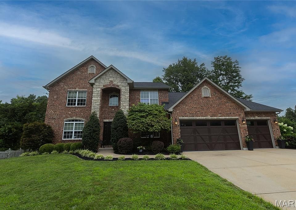 1st image of 220 Woodcliffe Place Dr