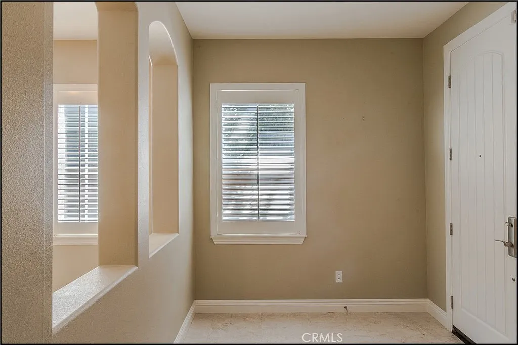 4 bed, 4.5 bath, 3700 sqft, $8,500 — Photo 4