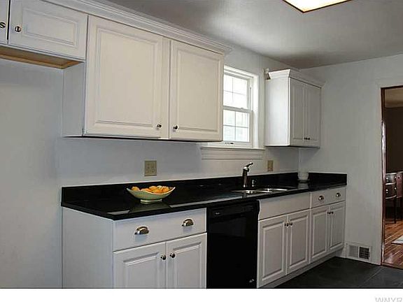 4th image of 802 Starin Ave