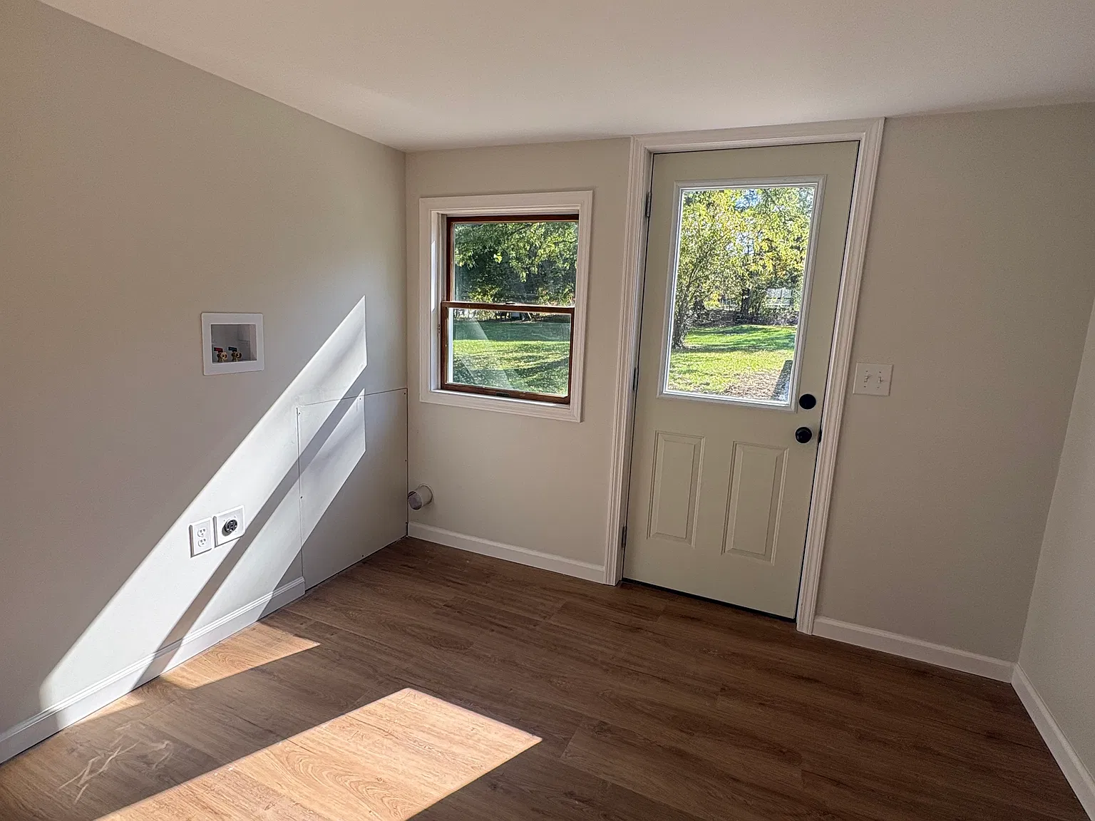 25 Glen Ave — Photo 2