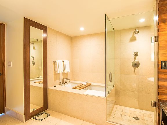5th image of 6801 Collins Ave #617