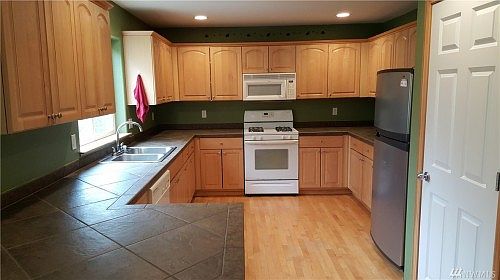 3rd image of 13961 Dogwood Ct