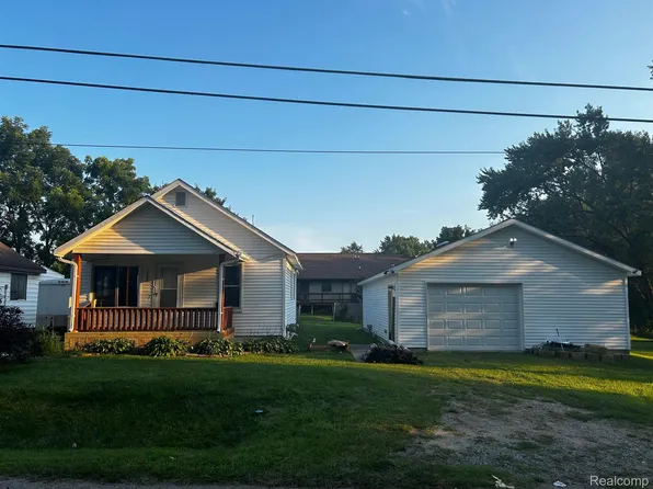 1492 E Scottwood Ave, Burton, MI 48529